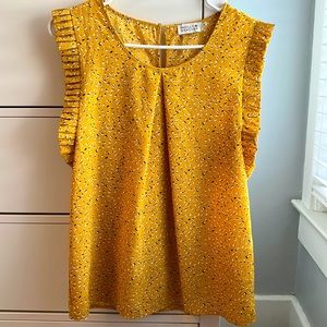 Molly Bracken mustard yellow top with navy accents 🍁